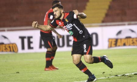 Bernardo Cuesta recibe el respaldo de hinchas después de que su padre confirmó su decisión de ir al fútbol tailandés