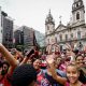 Flamengo, reciente campeón de la Libertadores, llegó a Brasil y recibió una multitudinaria bienvenida por parte de sus hinchas.