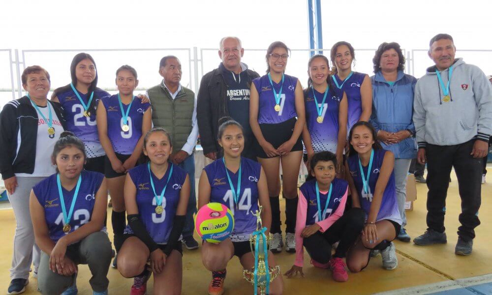 Sonrisas campeonó en la categoría vóley mayores.