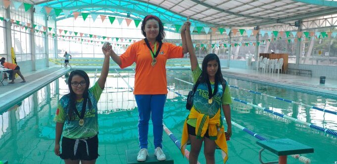 Deportistas recibieron medallas de primeros lugares.