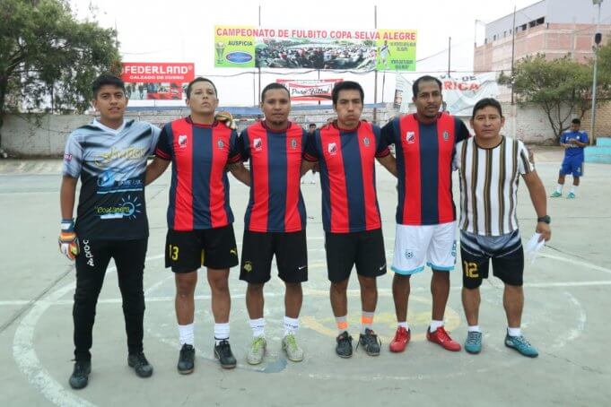 El equipo de Óptica Ochoa antes de su compromiso.