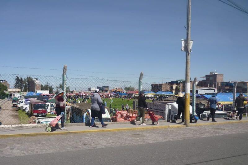 RECLAMO. Vecinos piden a alcalde de Mariano Melgar no descuidar mantenimiento de cancha Revolución Peruana