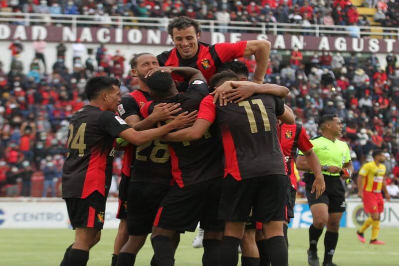 FBC Melgar presentó a su plantel y venció a Deportivo Pereira por 1-0 en amistoso jugado en la Unsa.