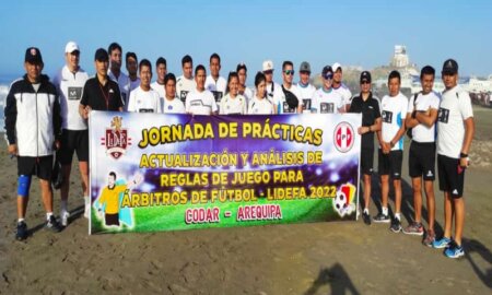 Bien. Los jueces de fútbol, en la ciudad de Mollendo, se actualizaron dos días sobre el reglamento del fútbol.