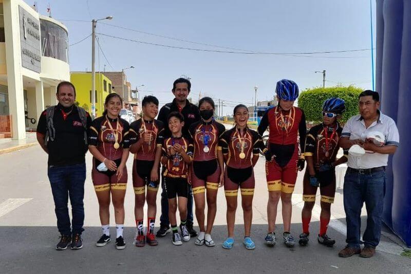 Orgullosos con las medallas ganadas en torneo de Ica.