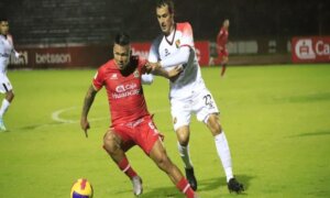 FBC Melgar cayó goleado 0-3 ante Sport Huancayo. Nuevamente los rojinegros mostraron deficiencias en la defensa y cero efectividad para anotar.