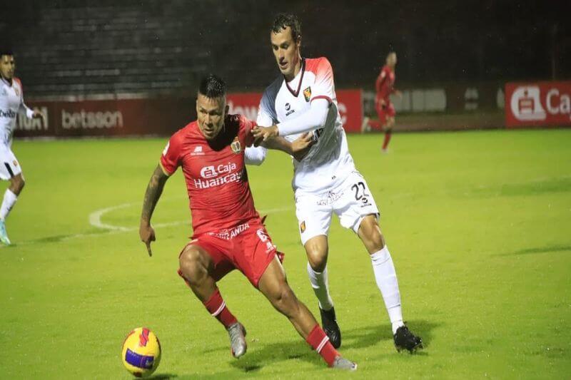 FBC Melgar cayó goleado 0-3 ante Sport Huancayo. Nuevamente los rojinegros mostraron deficiencias en la defensa y cero efectividad para anotar.